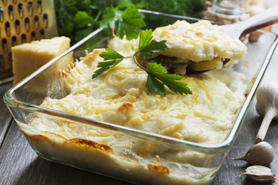 Filé de tilápia com batatas e requeijão ao forno